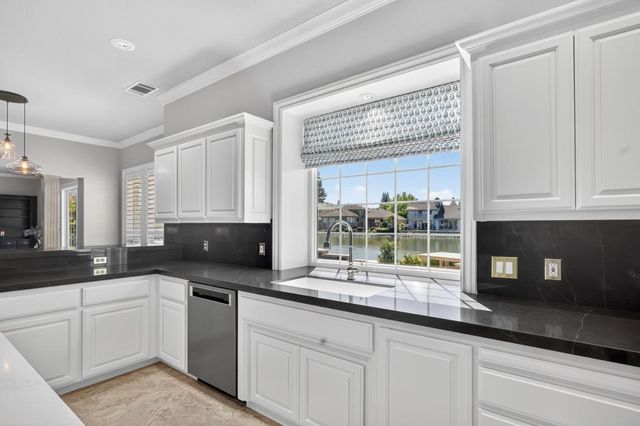 7672 Marina Cove Dr, Sacramento, CA 95831