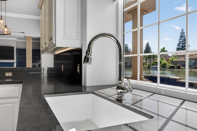 7672 Marina Cove Dr, Sacramento, CA 95831