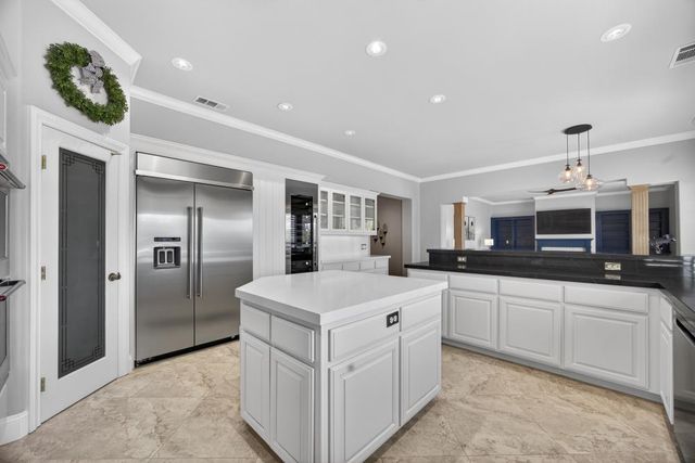 7672 Marina Cove Dr, Sacramento, CA 95831