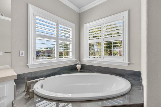 7672 Marina Cove Dr, Sacramento, CA 95831