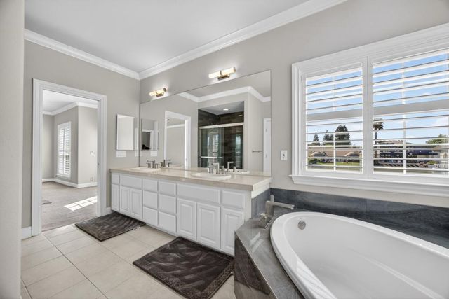 7672 Marina Cove Dr, Sacramento, CA 95831