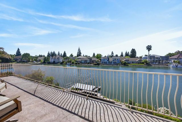 7672 Marina Cove Dr, Sacramento, CA 95831