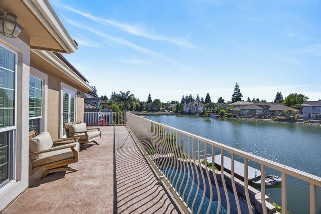 7672 Marina Cove Dr, Sacramento, CA 95831