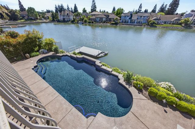 7672 Marina Cove Dr, Sacramento, CA 95831