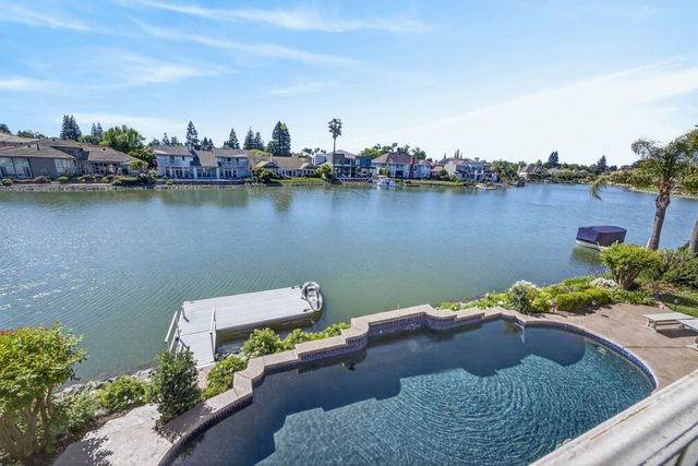 7672 Marina Cove Dr, Sacramento, CA 95831