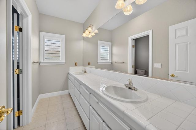 7672 Marina Cove Dr, Sacramento, CA 95831