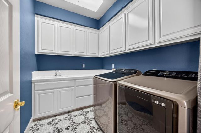 7672 Marina Cove Dr, Sacramento, CA 95831