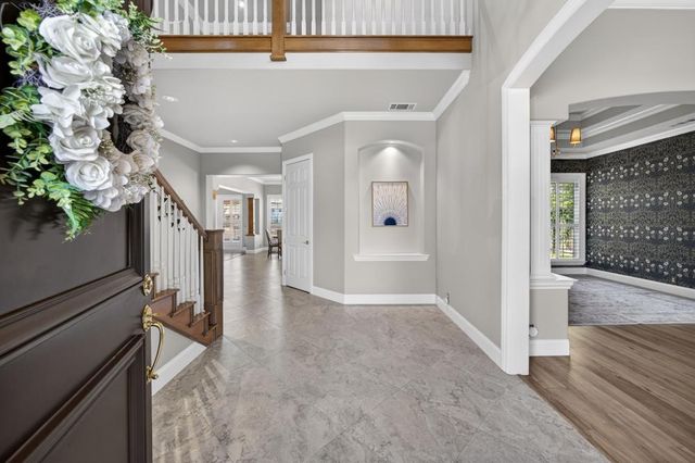 7672 Marina Cove Dr, Sacramento, CA 95831