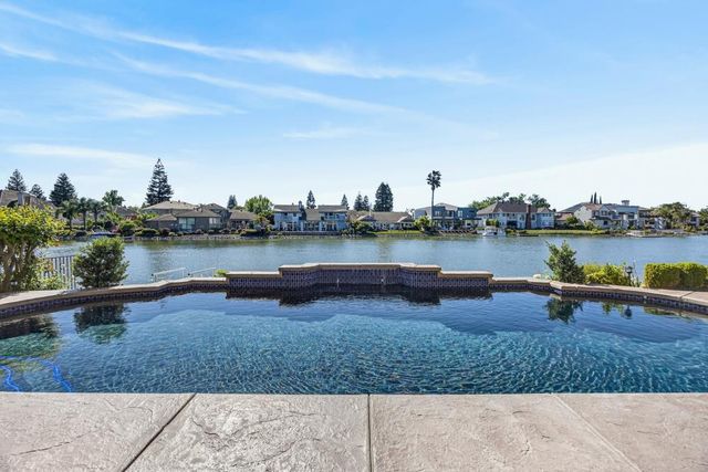 7672 Marina Cove Dr, Sacramento, CA 95831