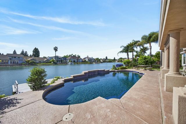 7672 Marina Cove Dr, Sacramento, CA 95831