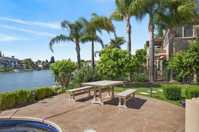 7672 Marina Cove Dr, Sacramento, CA 95831