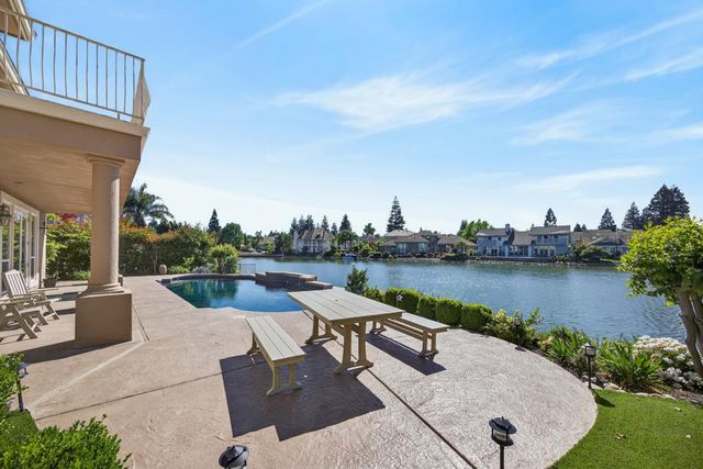 7672 Marina Cove Dr, Sacramento, CA 95831
