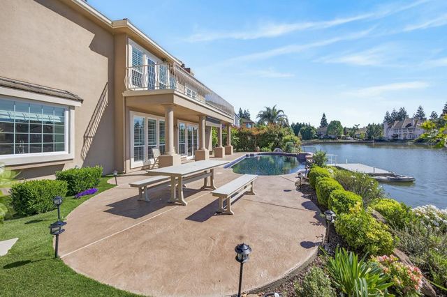 7672 Marina Cove Dr, Sacramento, CA 95831