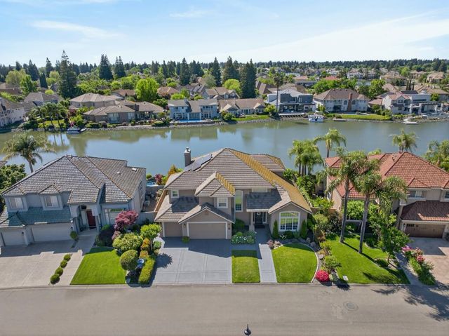 7672 Marina Cove Dr, Sacramento, CA 95831