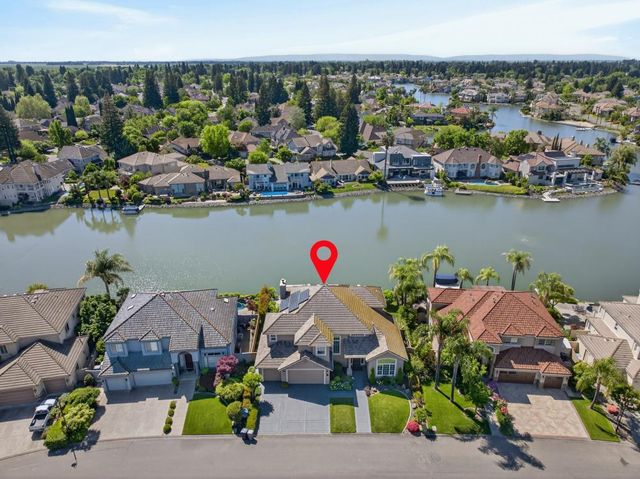 7672 Marina Cove Dr, Sacramento, CA 95831