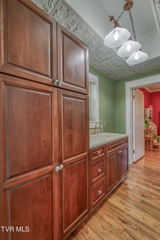 1505 West Lakeview Drive, Johnson City, TN 37601