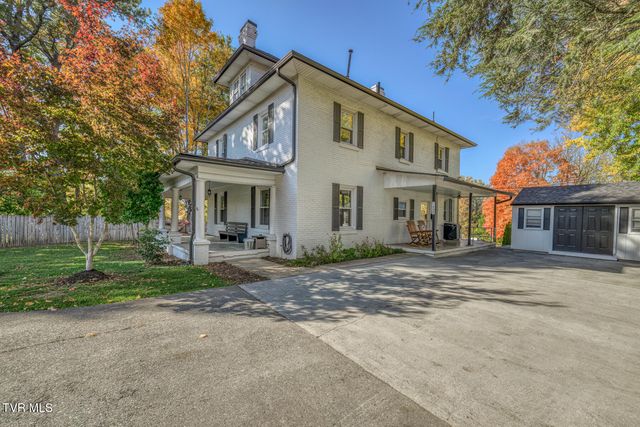 1505 West Lakeview Drive, Johnson City, TN 37601