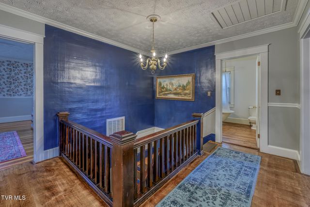 1505 West Lakeview Drive, Johnson City, TN 37601