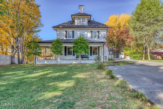 1505 West Lakeview Drive, Johnson City, TN 37601