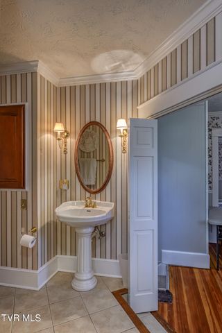 1505 West Lakeview Drive, Johnson City, TN 37601