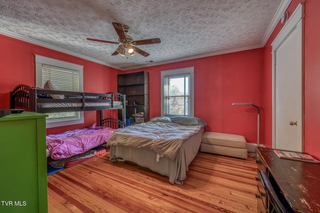 1505 West Lakeview Drive, Johnson City, TN 37601