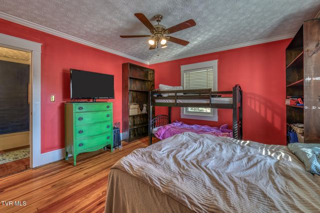 1505 West Lakeview Drive, Johnson City, TN 37601