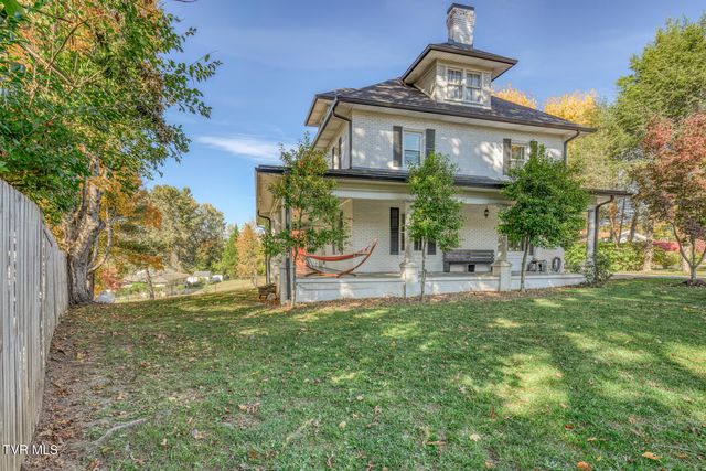 1505 West Lakeview Drive, Johnson City, TN 37601