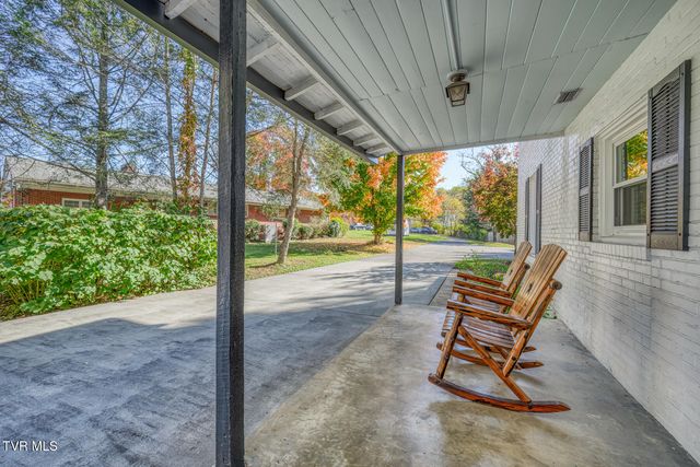 1505 West Lakeview Drive, Johnson City, TN 37601