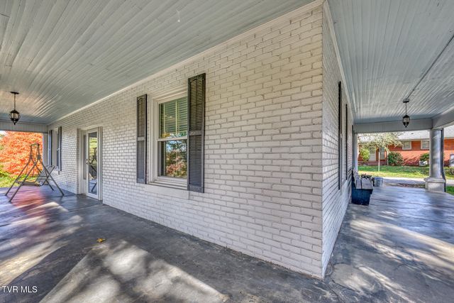 1505 West Lakeview Drive, Johnson City, TN 37601