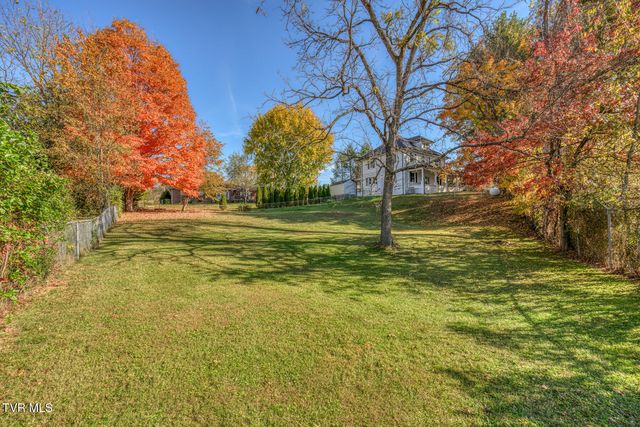 1505 West Lakeview Drive, Johnson City, TN 37601