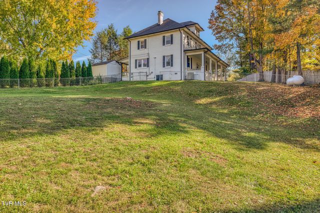 1505 West Lakeview Drive, Johnson City, TN 37601