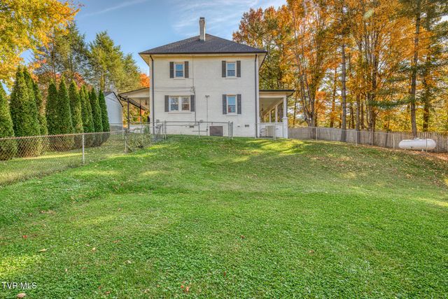 1505 West Lakeview Drive, Johnson City, TN 37601