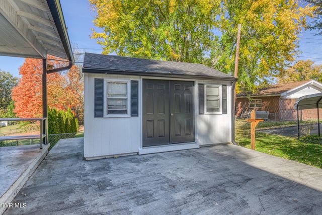 1505 West Lakeview Drive, Johnson City, TN 37601