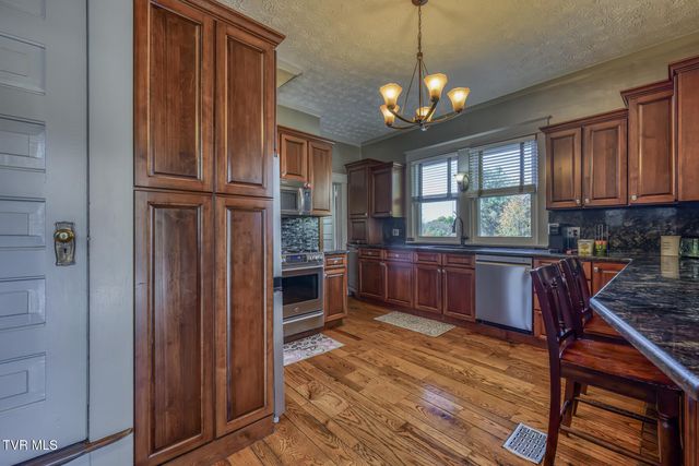 1505 West Lakeview Drive, Johnson City, TN 37601