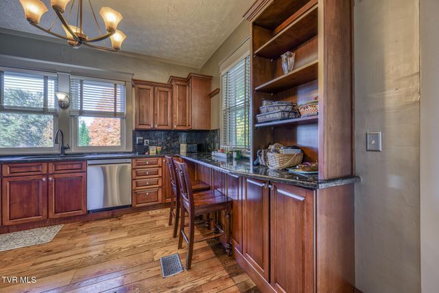 1505 West Lakeview Drive, Johnson City, TN 37601