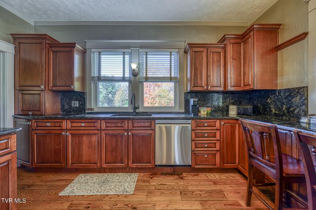 1505 West Lakeview Drive, Johnson City, TN 37601