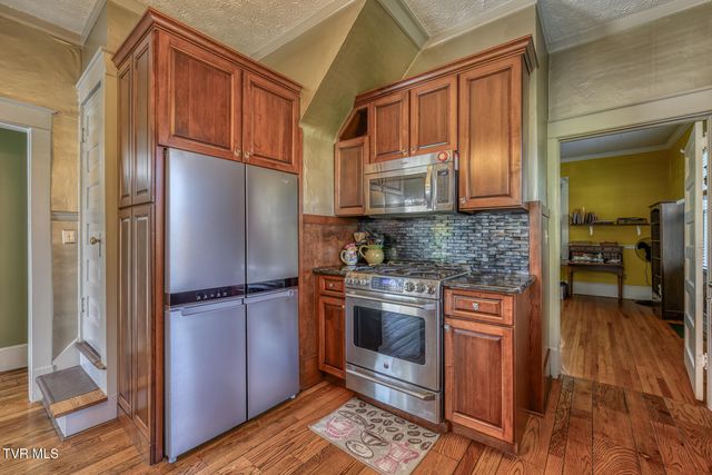 1505 West Lakeview Drive, Johnson City, TN 37601