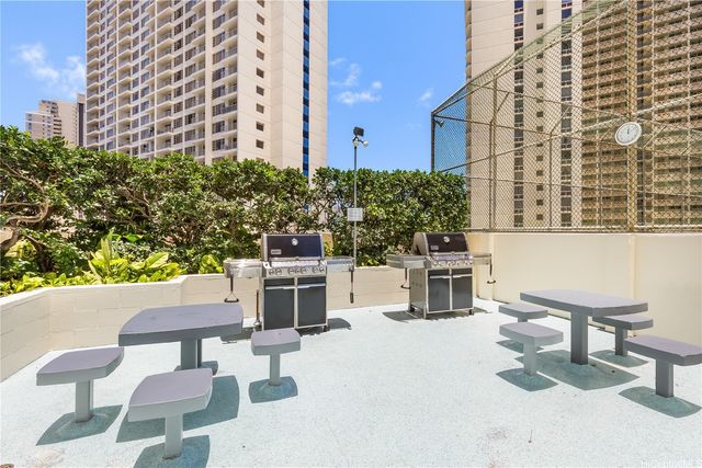 469 Ena Road 2102, Honolulu, HI 96815