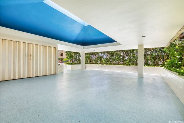 469 Ena Road 2102, Honolulu, HI 96815