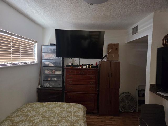 6580 W Flagler St 101, Miami, FL 33144