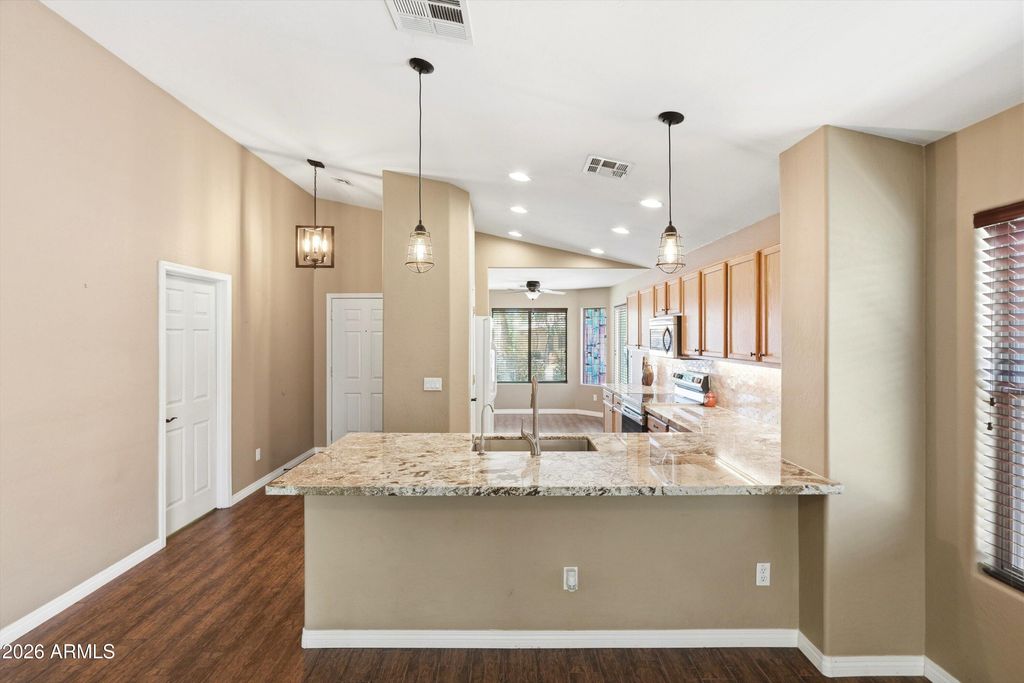 Image 3 of property listing at 2893 W JASPER BUTTE Drive, San Tan Valley, AZ 85144
