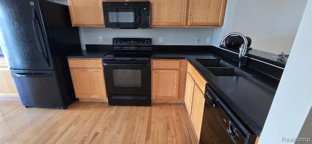 1386 Raliegh Place, Troy, MI 48084