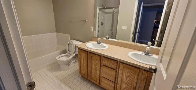 1386 Raliegh Place, Troy, MI 48084