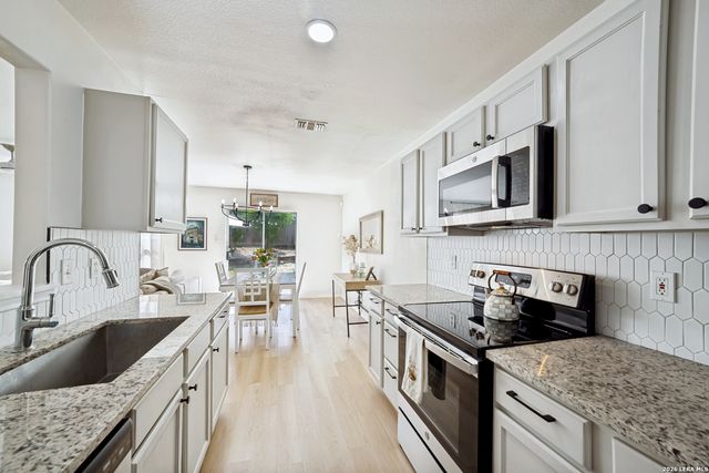 6073 Bantry Bay, San Antonio, TX 78240