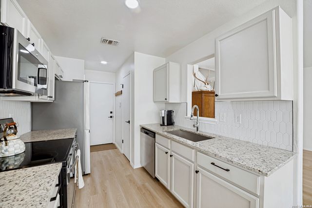 6073 Bantry Bay, San Antonio, TX 78240