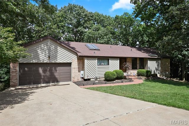 1604 Creightonwood Court single family home, High Ridge, MO 63049