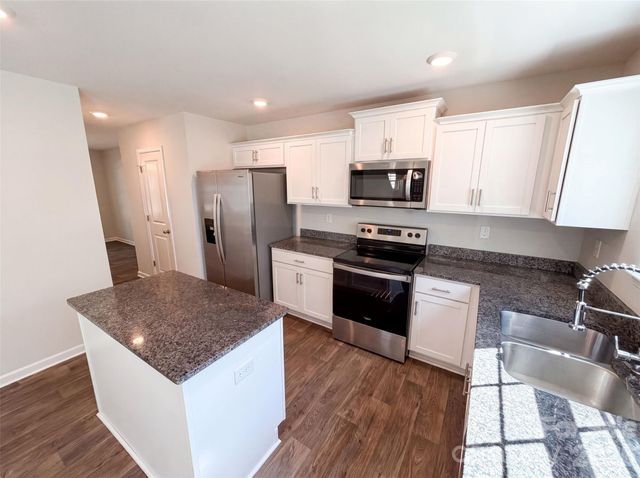 2014 Tarzi Lane, Charlotte, NC 28215