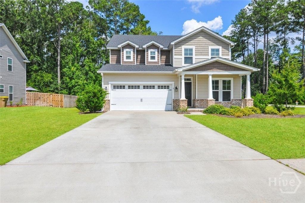 Image 1 of property listing at 8 Lonnie Drive, Richmond Hill, GA 31324
