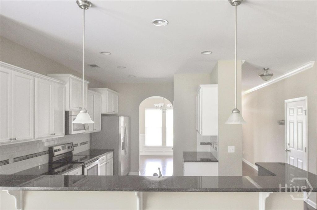 Image 11 of property listing at 8 Lonnie Drive, Richmond Hill, GA 31324