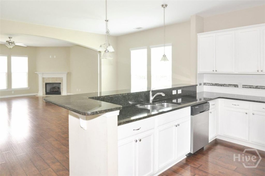 Image 14 of property listing at 8 Lonnie Drive, Richmond Hill, GA 31324